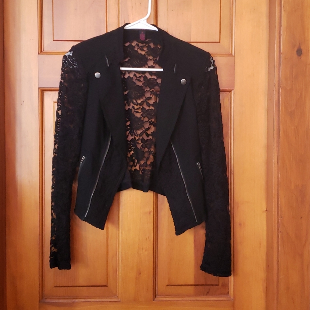 Lace hook closure short jacket